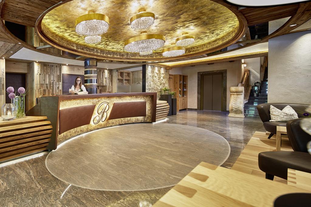 Hotel Berghof Crystal Spa & Sports Тукс Экстерьер фото