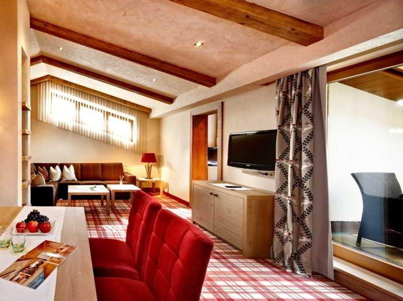Hotel Berghof Crystal Spa & Sports Тукс Экстерьер фото