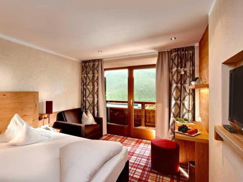 Hotel Berghof Crystal Spa & Sports Тукс Экстерьер фото